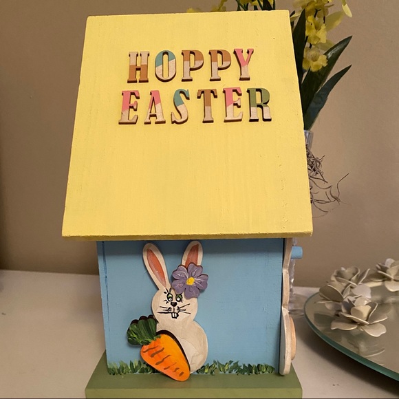 Handcrafted/hand painted Birdhouse “Hoppy Easter”’ - Picture 5 of 11